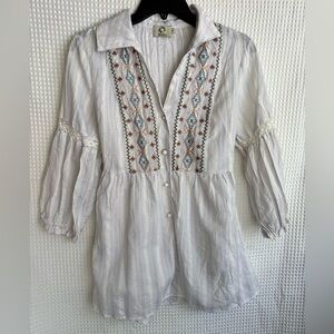 SOHO blouse Size 3 with embroidery ties in the back 3/4 sleeves